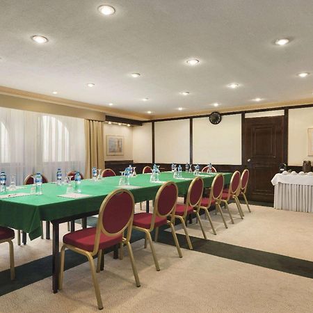 Ramada By Wyndham Bahrain Hotel Manama Exterior photo