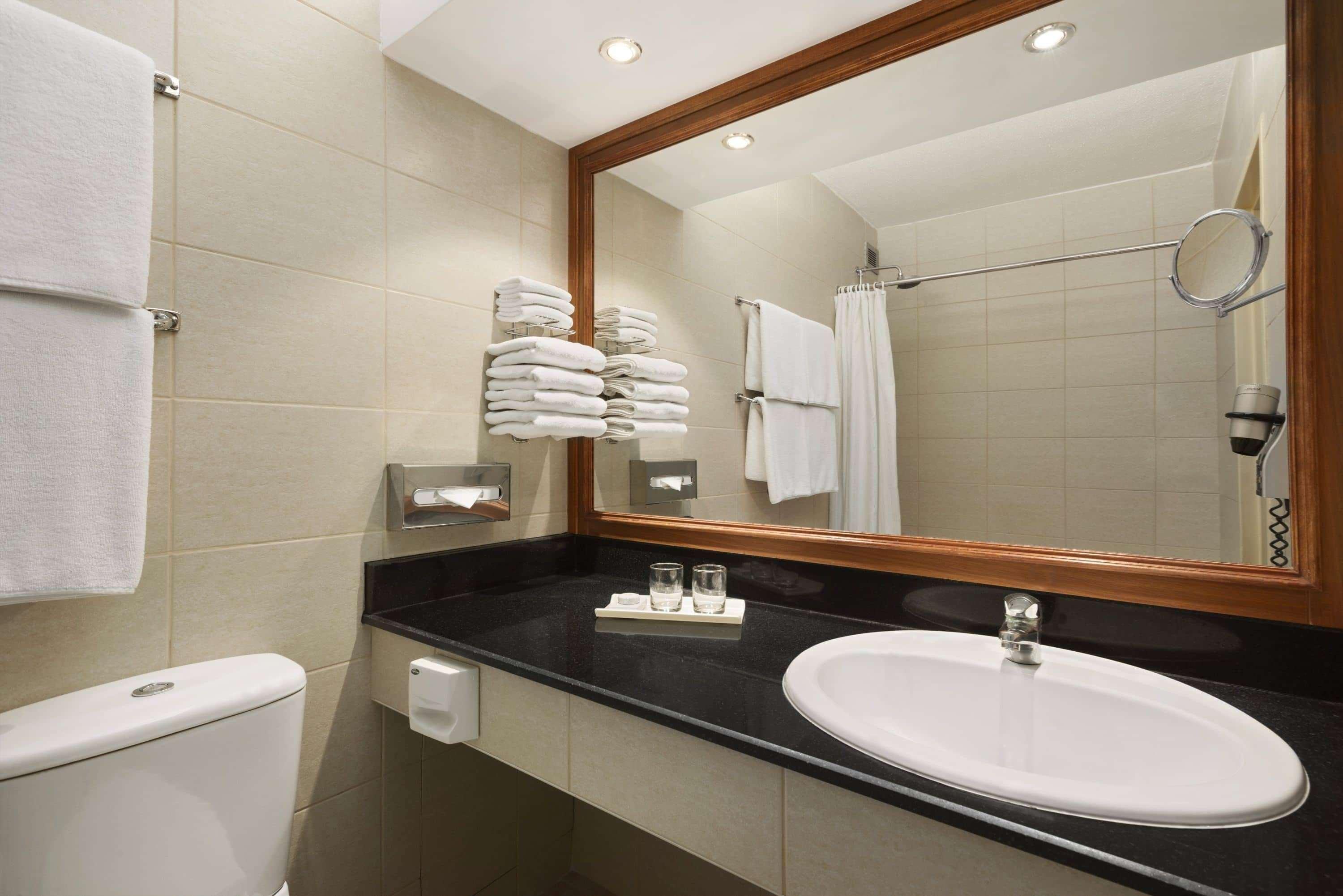 Ramada By Wyndham Bahrain Hotel Manama Exterior photo