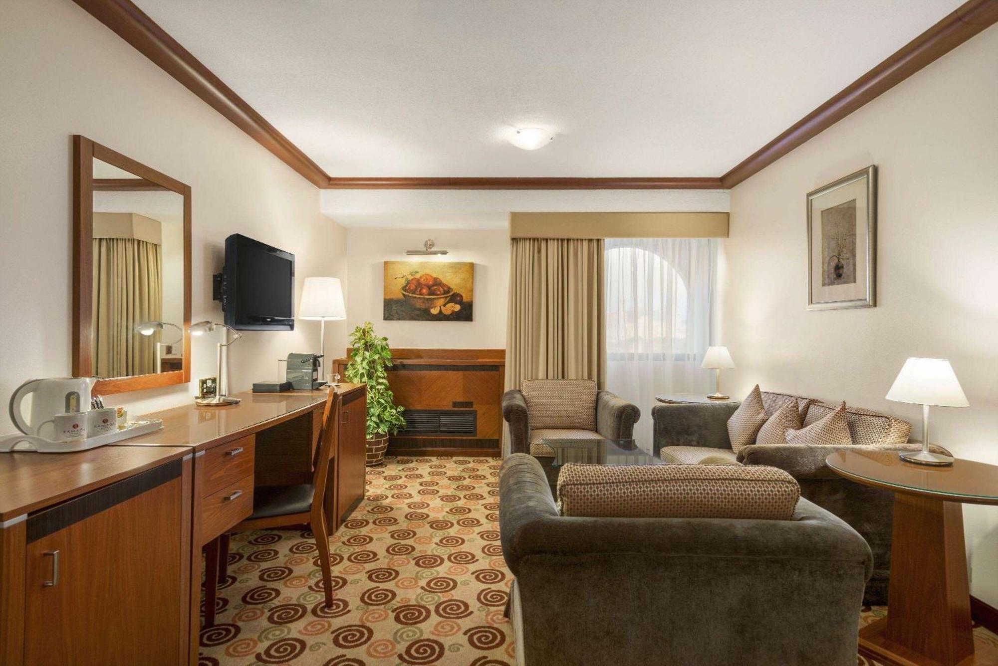 Ramada By Wyndham Bahrain Hotel Manama Exterior photo
