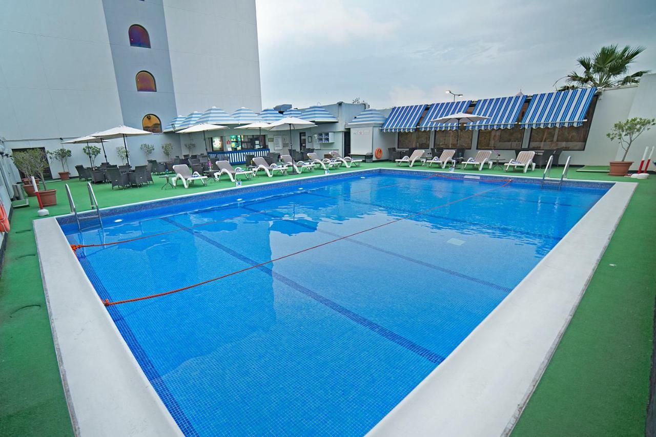 Ramada By Wyndham Bahrain Hotel Manama Exterior photo