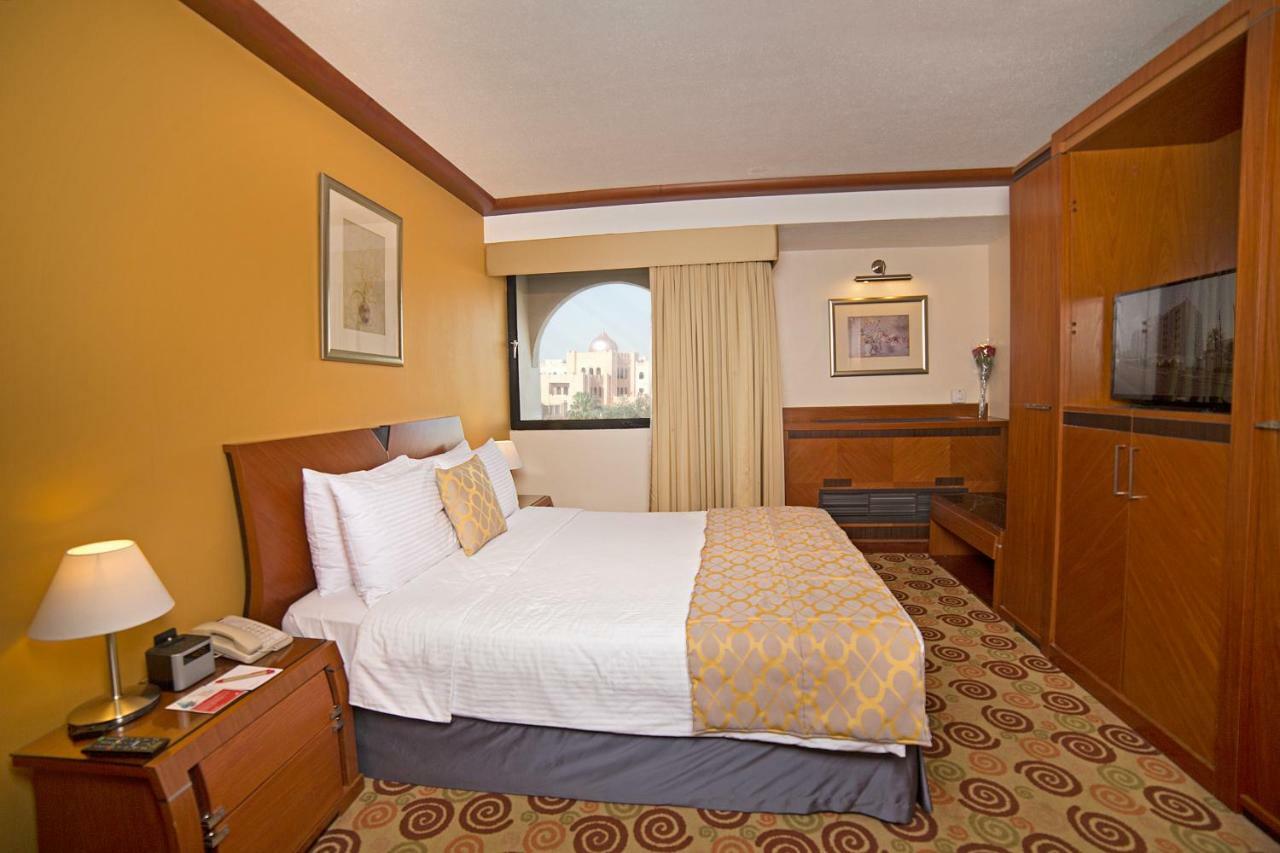 Ramada By Wyndham Bahrain Hotel Manama Exterior photo