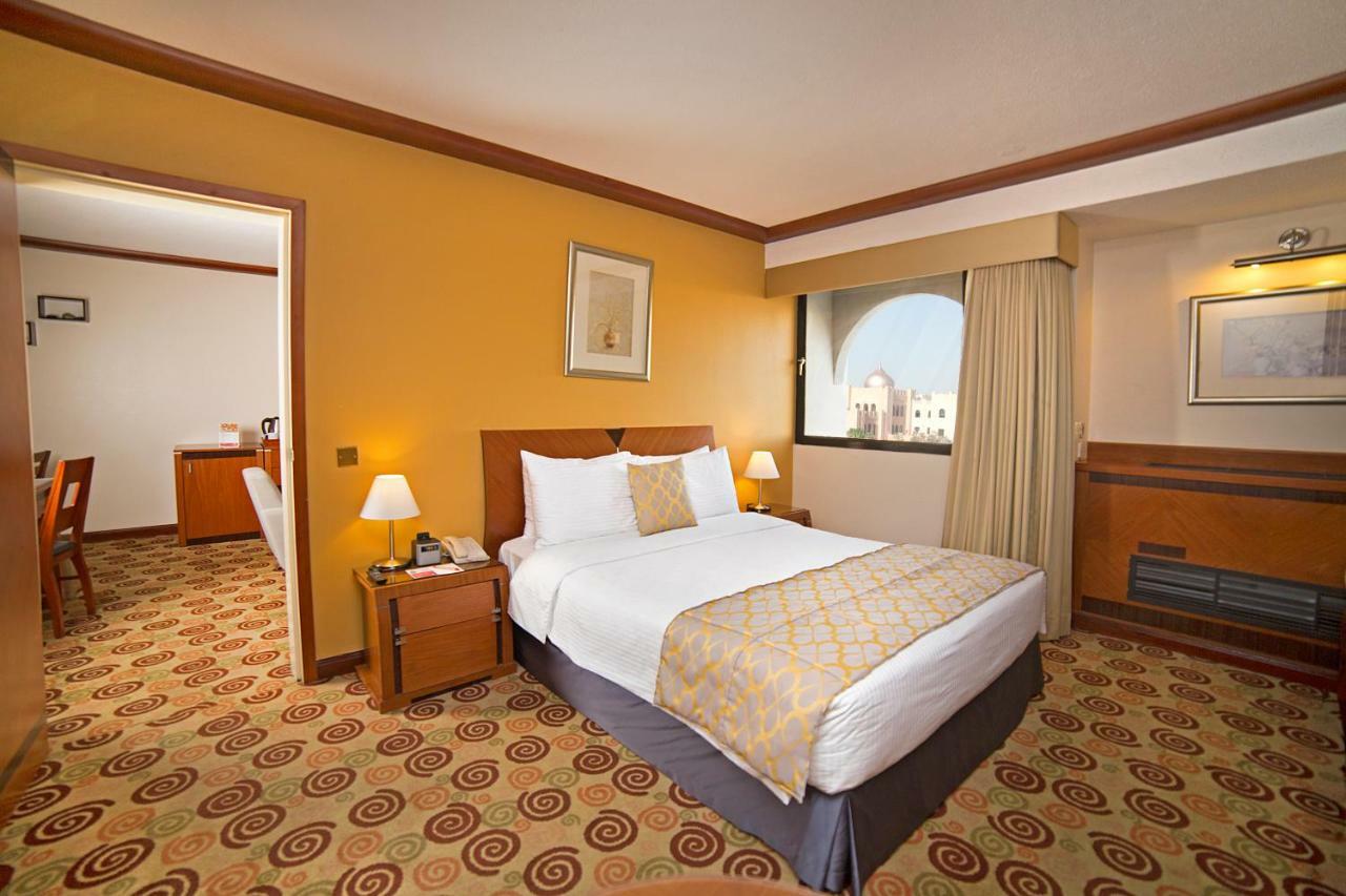 Ramada By Wyndham Bahrain Hotel Manama Exterior photo