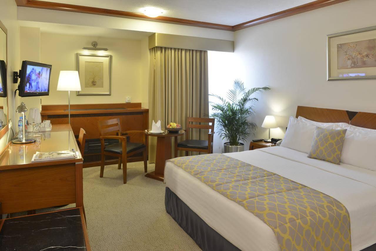 Ramada By Wyndham Bahrain Hotel Manama Exterior photo